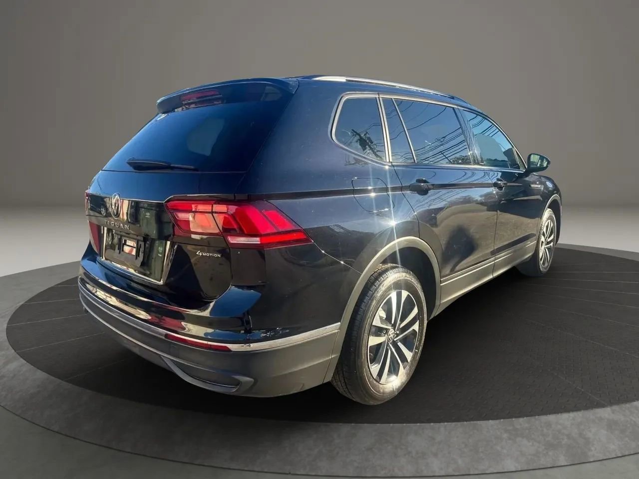 Used 2022 Volkswagen Tiguan S image 5