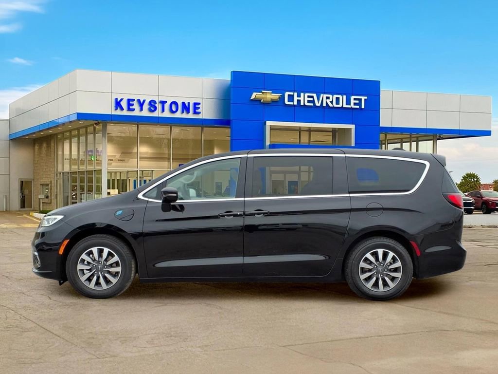 Used 2024 Chrysler Pacifica Limited FWD image 4