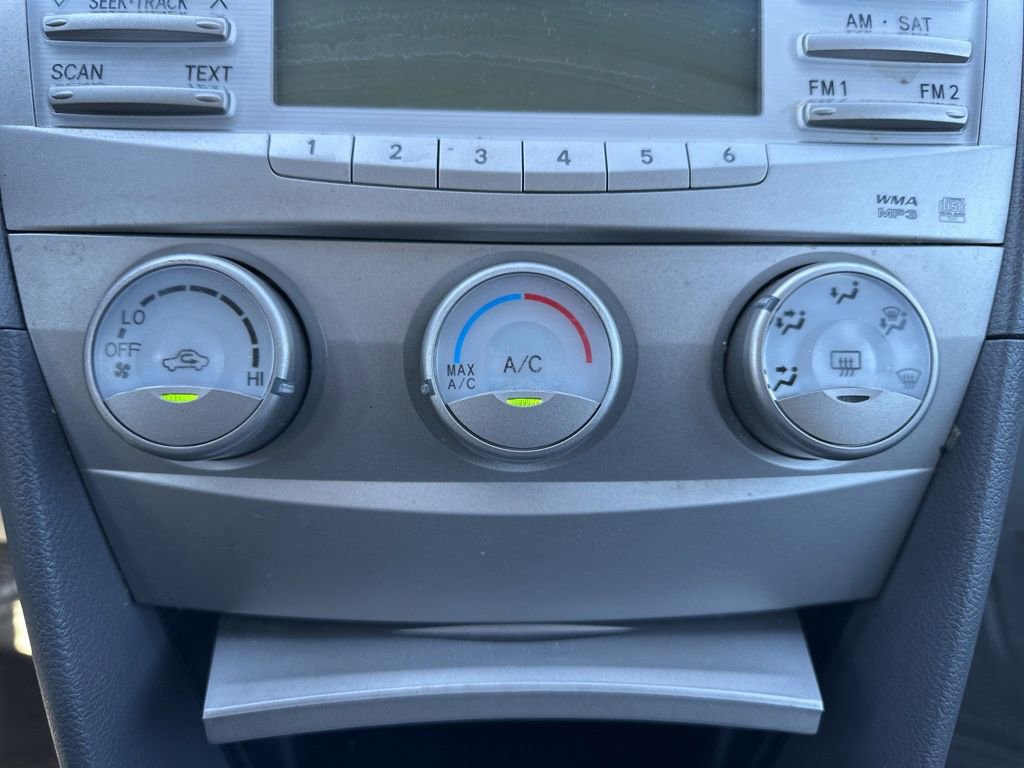 Used 2011 Toyota Camry LE image 23