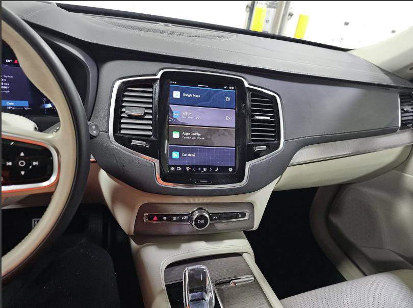 Used 2023 Volvo XC90 B6 Ultimate w/ Protection Package Premier image 13