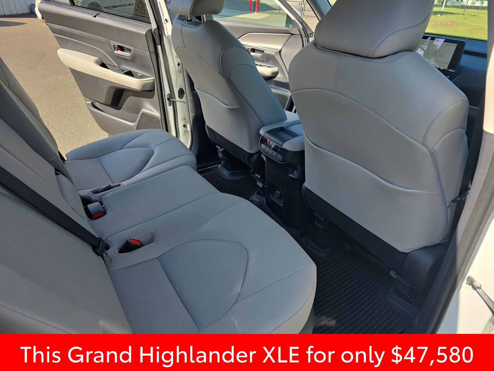 Used 2025 Toyota Grand Highlander AWD image 18