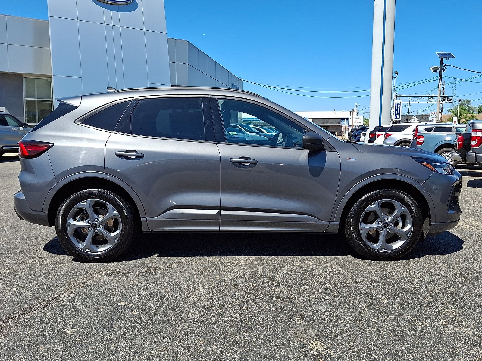Certified 2023 Ford Escape ST-Line w/ Tech Pack #1 AWD/4WD image 7