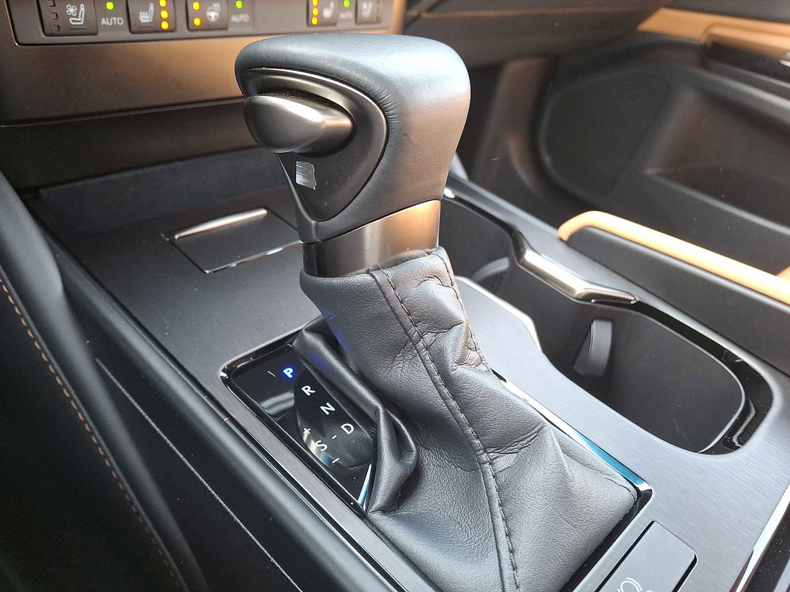 Used 2024 Lexus ES 250 w/ Premium Package image 13