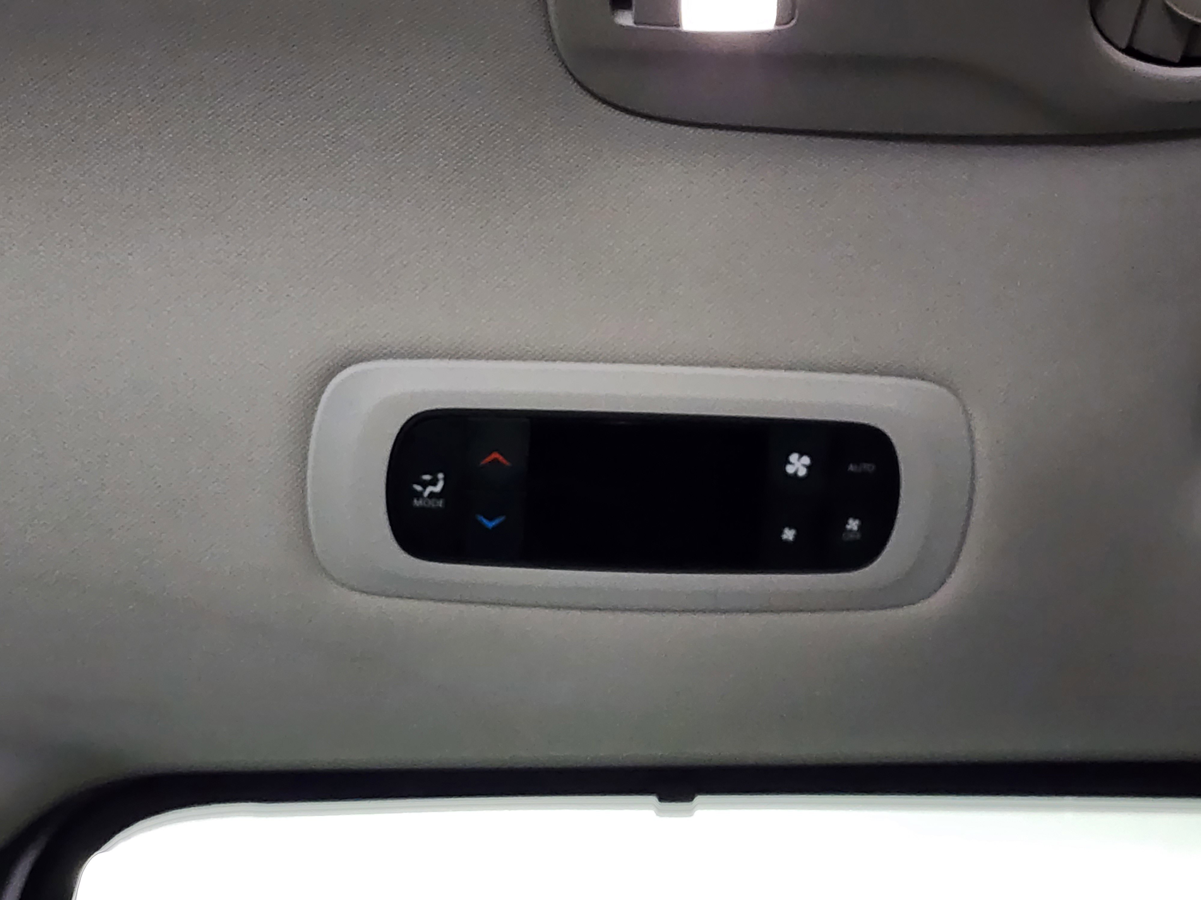 Used 2024 Chrysler Pacifica Touring-L image 35