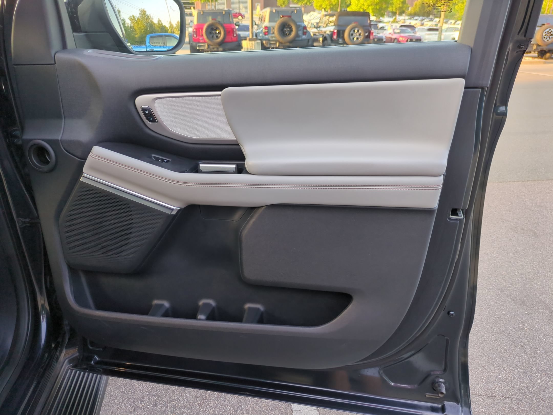 Certified 2025 Ford Expedition Active AWD/4WD image 39