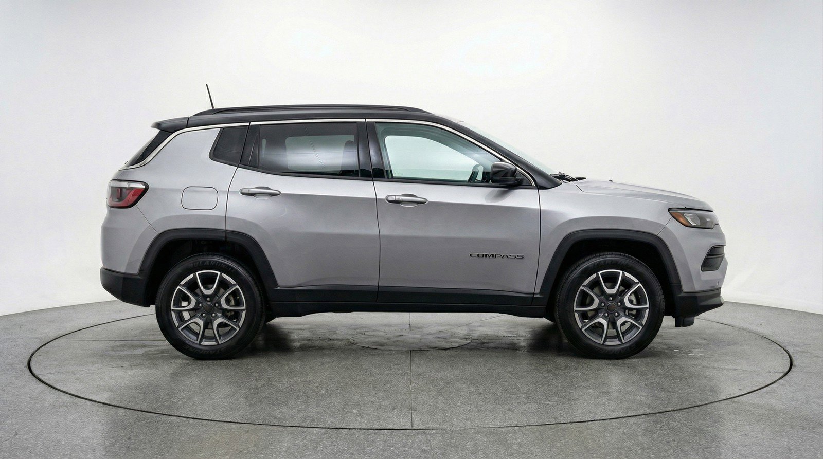 Used 2025 Jeep Compass Trailhawk AWD/4WD image 11