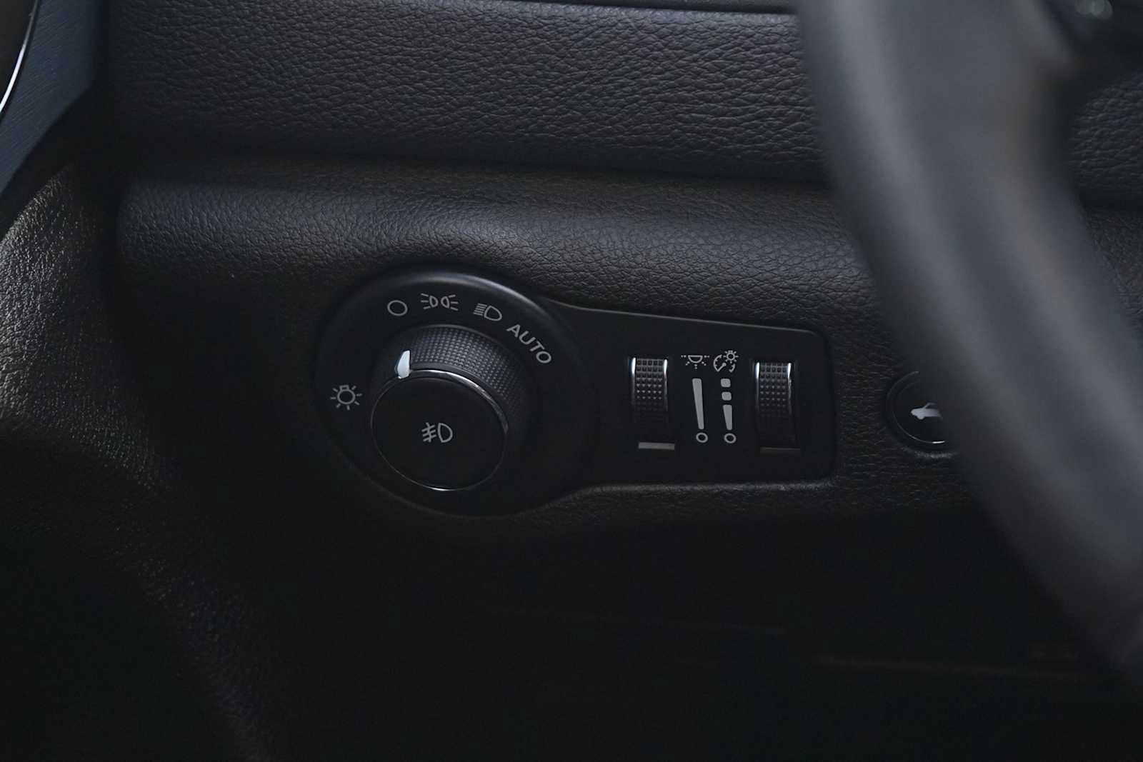 Used 2015 Chrysler 200 S w/ Navigation & Sound Group I FWD image 22