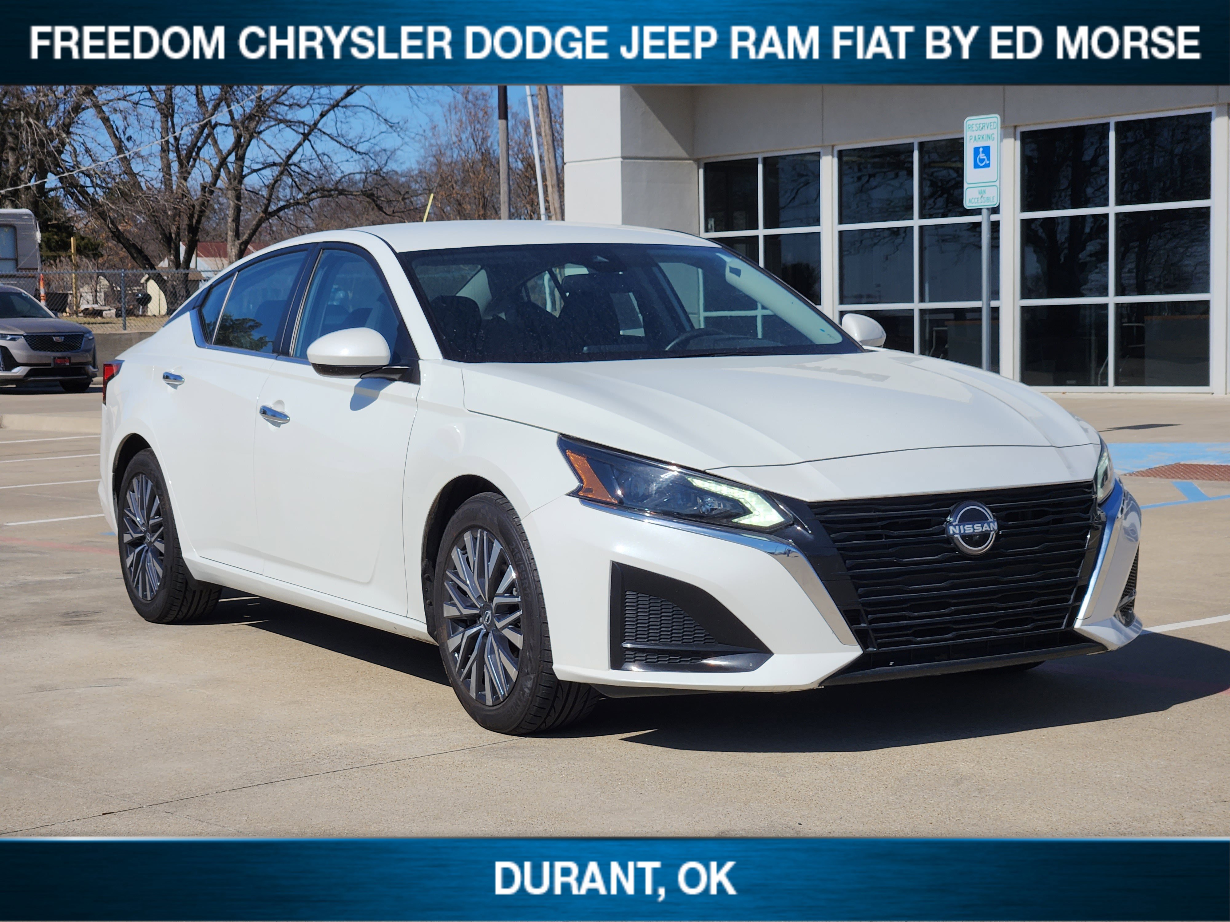 Used 2023 Nissan Altima 2.5 SV image 2