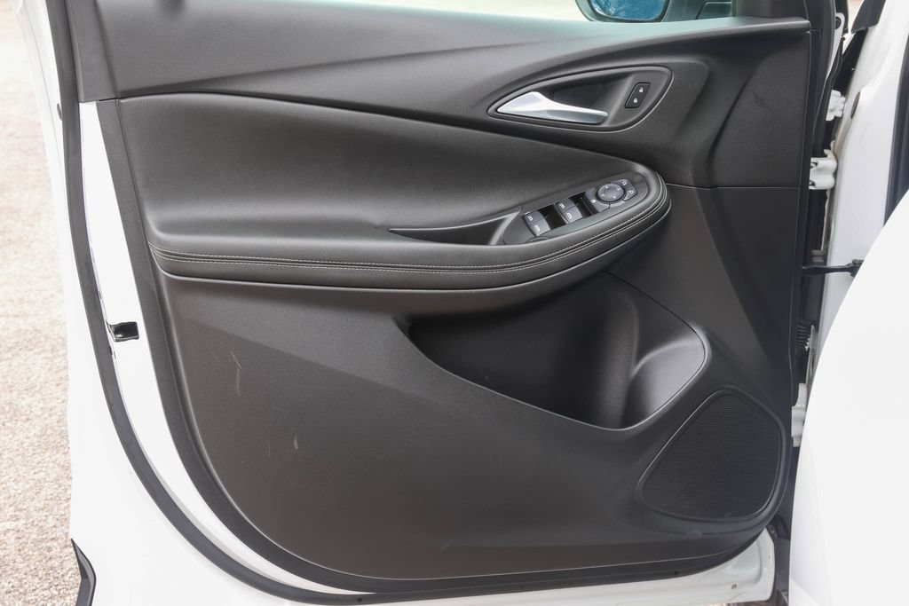 Used 2025 Buick Encore GX Preferred AWD/4WD image 9