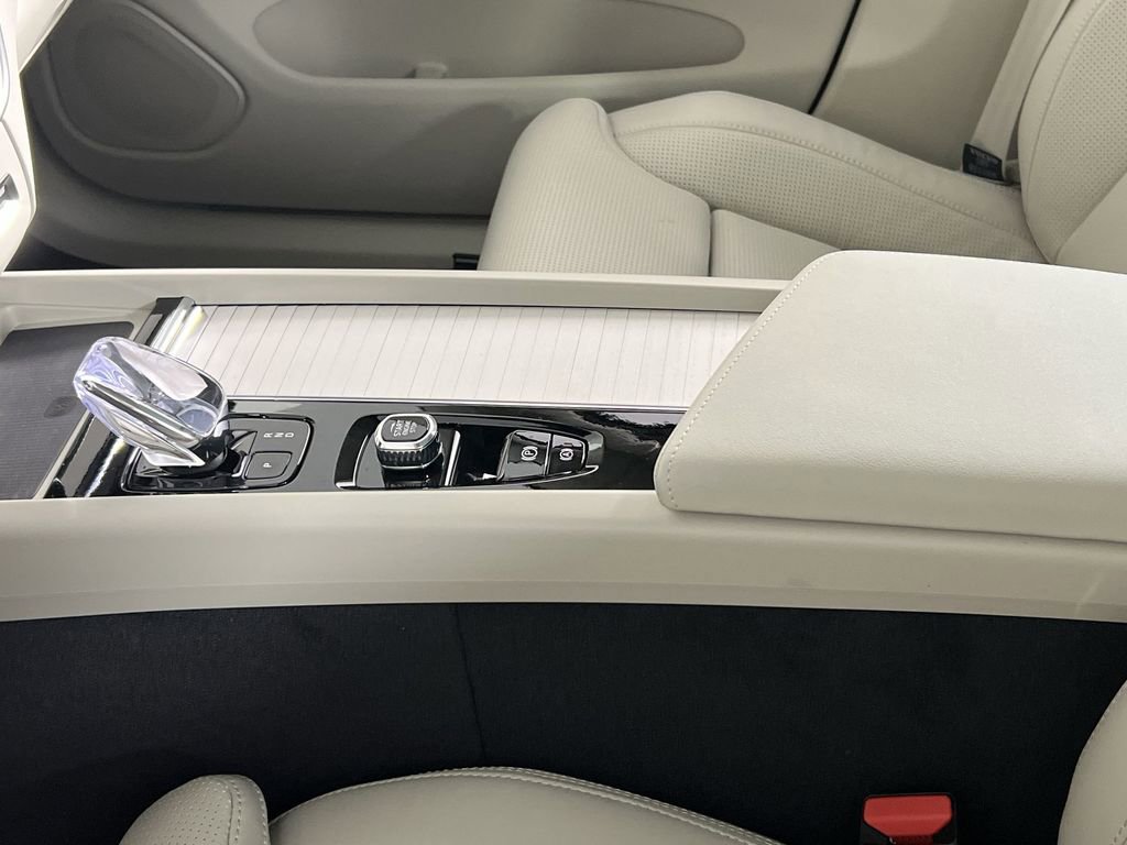 New 2026 Volvo XC60 B5 Ultra w/ Protection Package Premier image 21