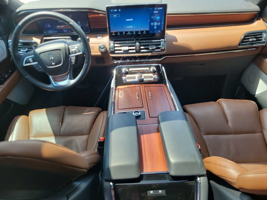 Certified 2024 Lincoln Navigator Reserve AWD/4WD image 9
