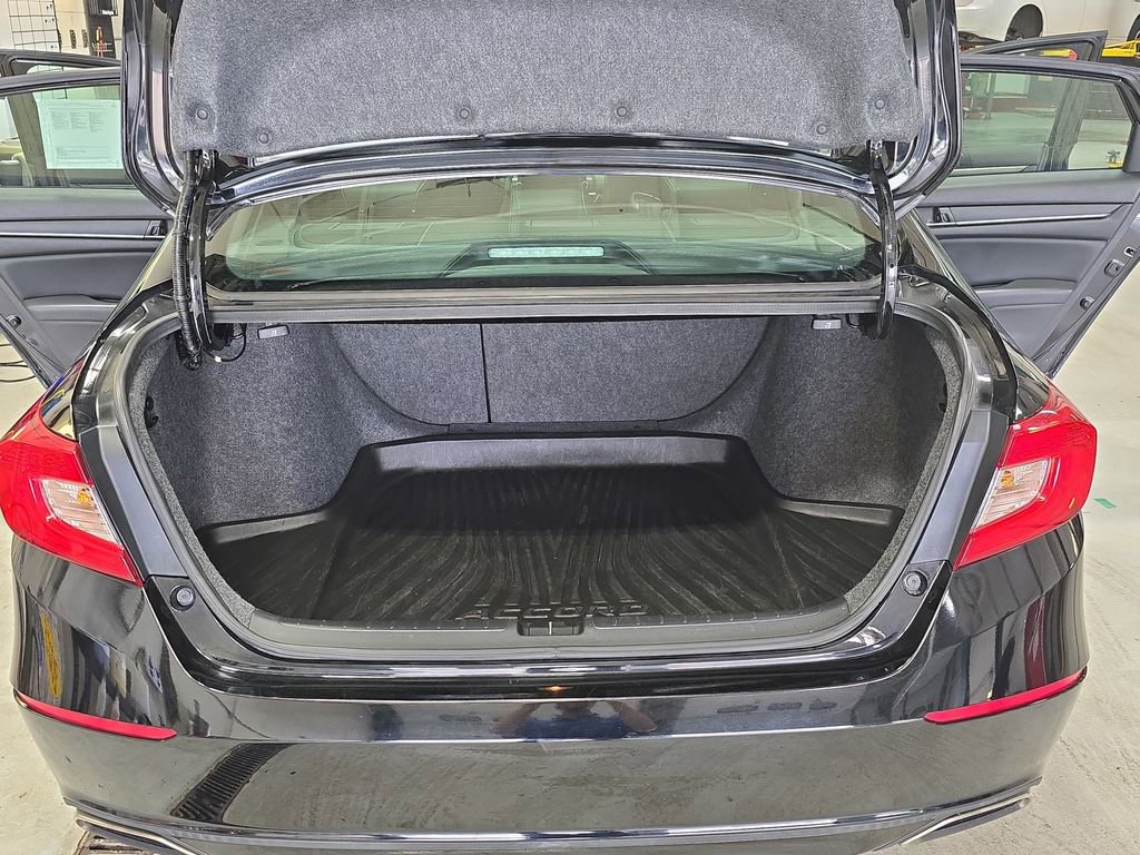 Used 2018 Honda Accord Sport image 12