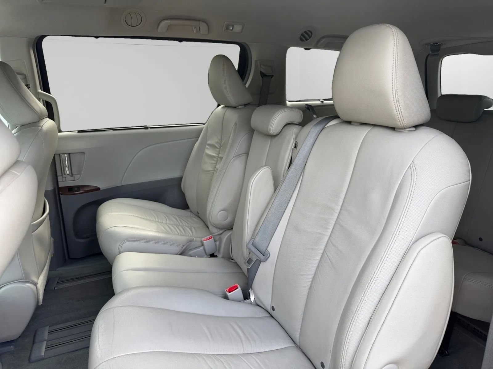 Used 2012 Toyota Sienna XLE w/ Entertainment Pkg FWD image 13