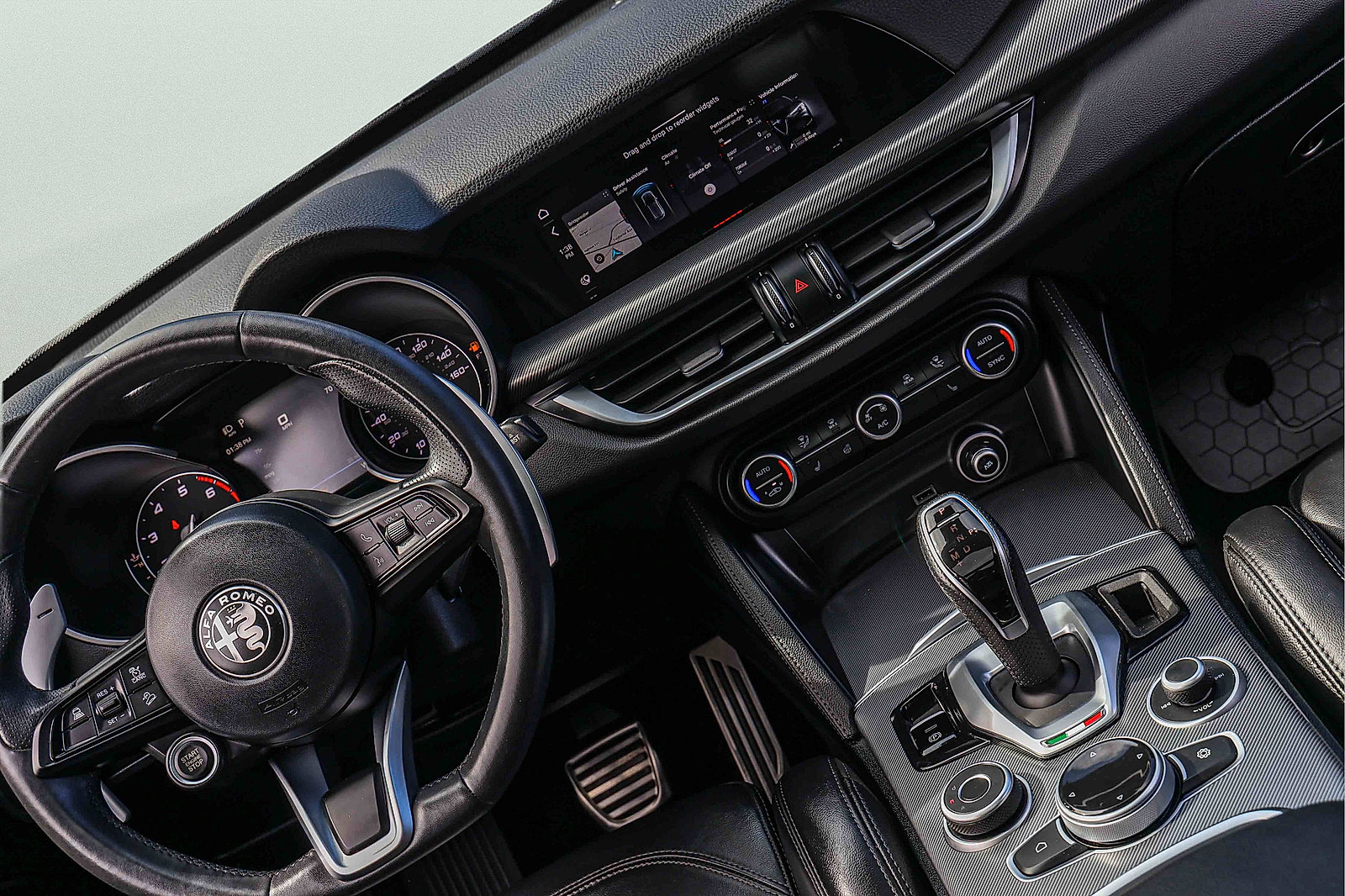Used 2023 Alfa Romeo Stelvio Veloce AWD/4WD image 19