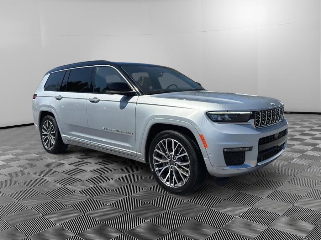 Used 2024 Jeep Grand Cherokee L Summit AWD/4WD image 2