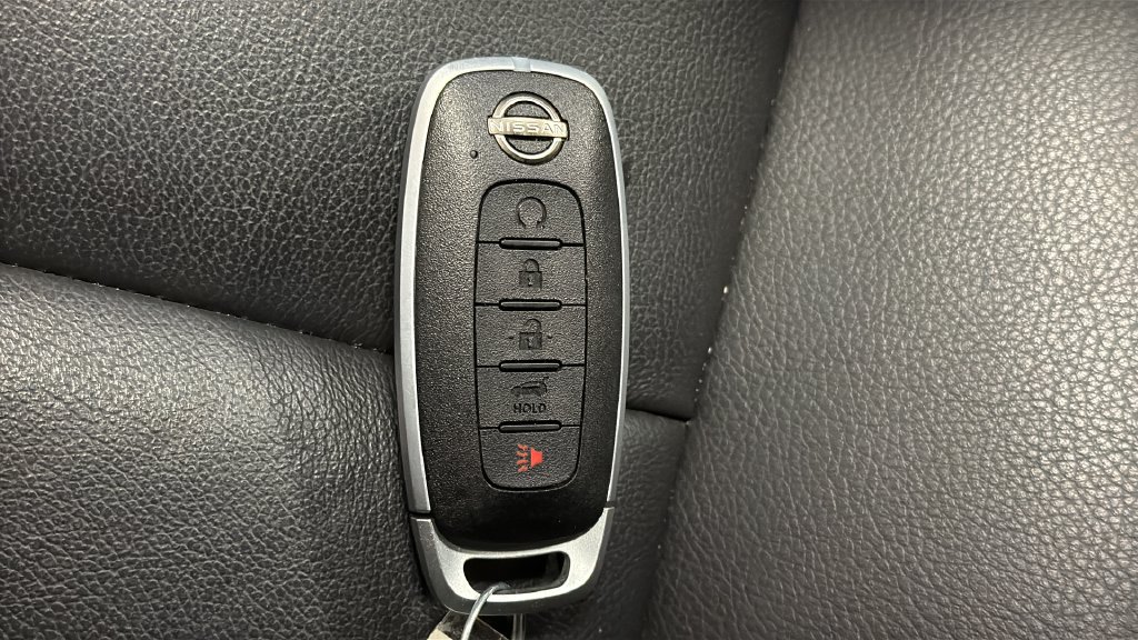 Used 2025 Nissan Rogue SL AWD/4WD image 19