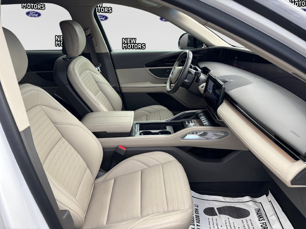 Used 2024 Lincoln Nautilus Reserve AWD/4WD image 16