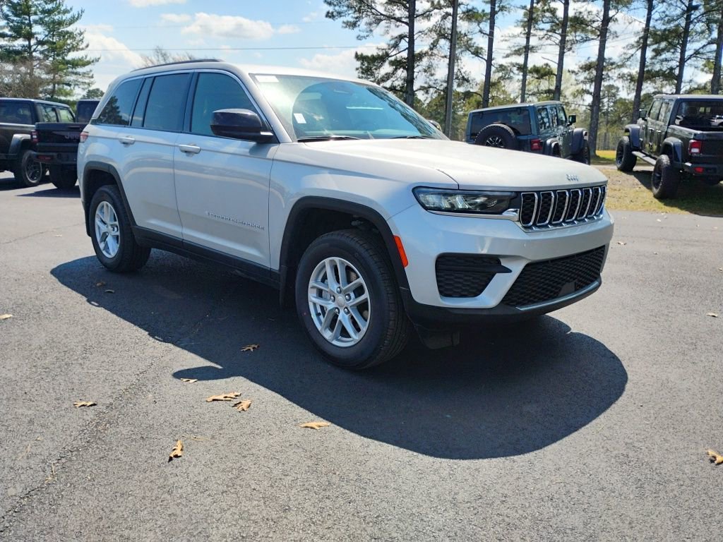 New 2026 Jeep Grand Cherokee Laredo X image 3