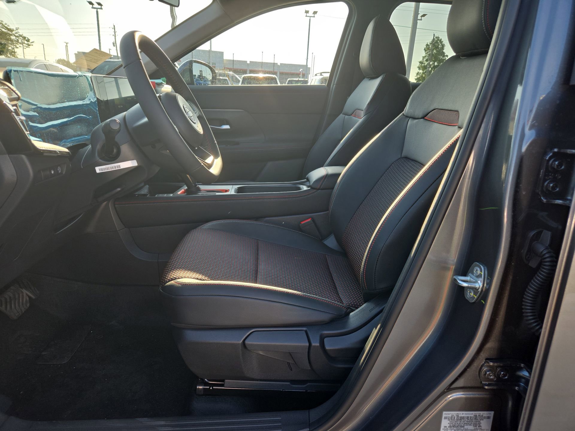New 2025 Nissan Kicks SR FWD image 10