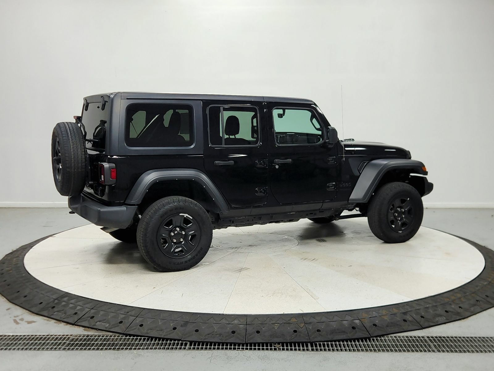 Used 2021 Jeep Wrangler Unlimited Sport AWD/4WD image 9