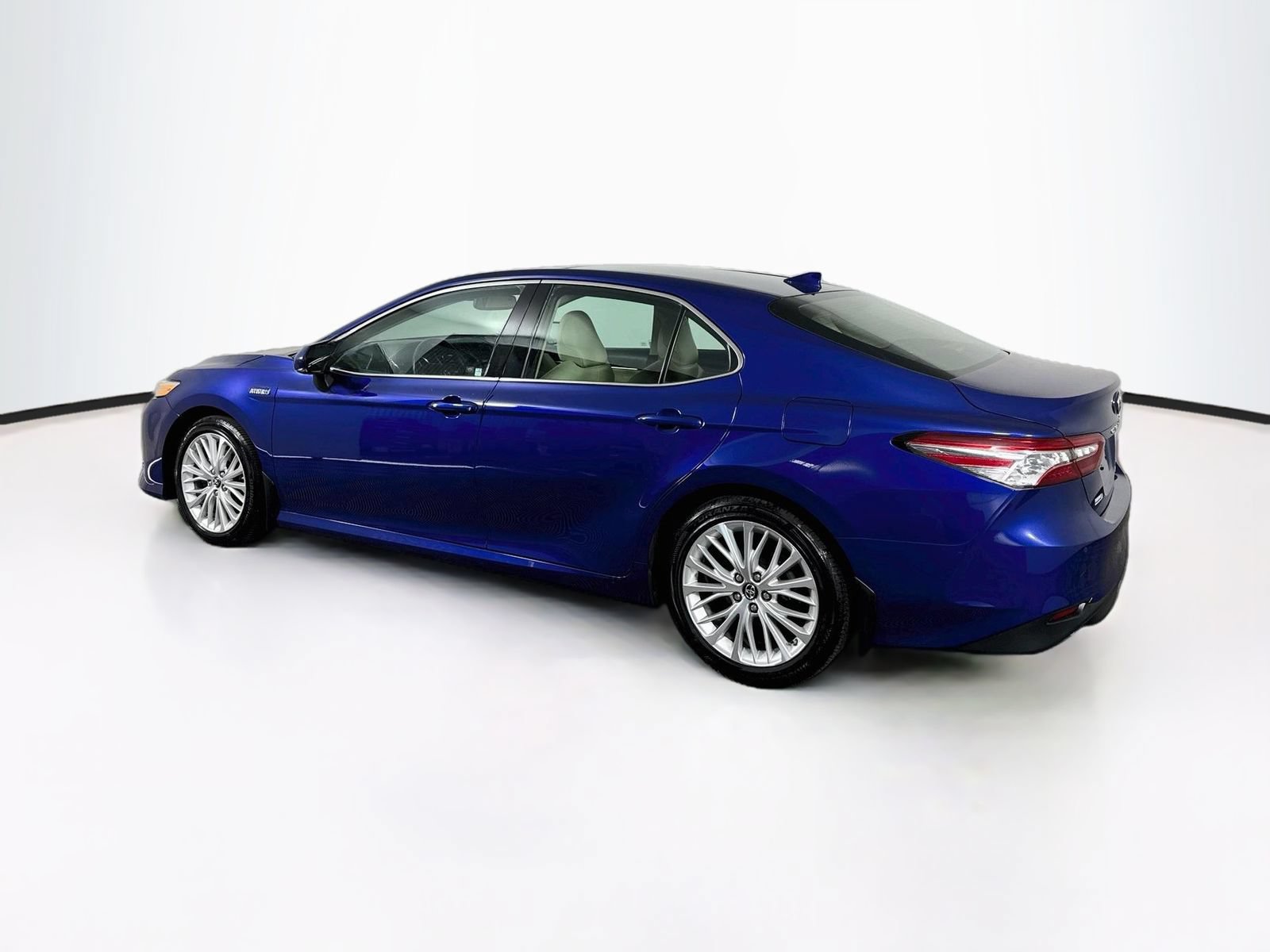 Used 2018 Toyota Camry XLE w/ Audio Package FWD image 5