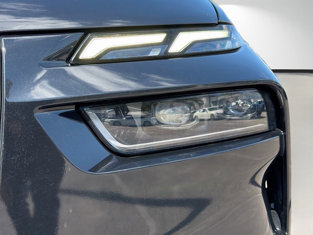 Used 2023 BMW X7 xDrive40i image 9
