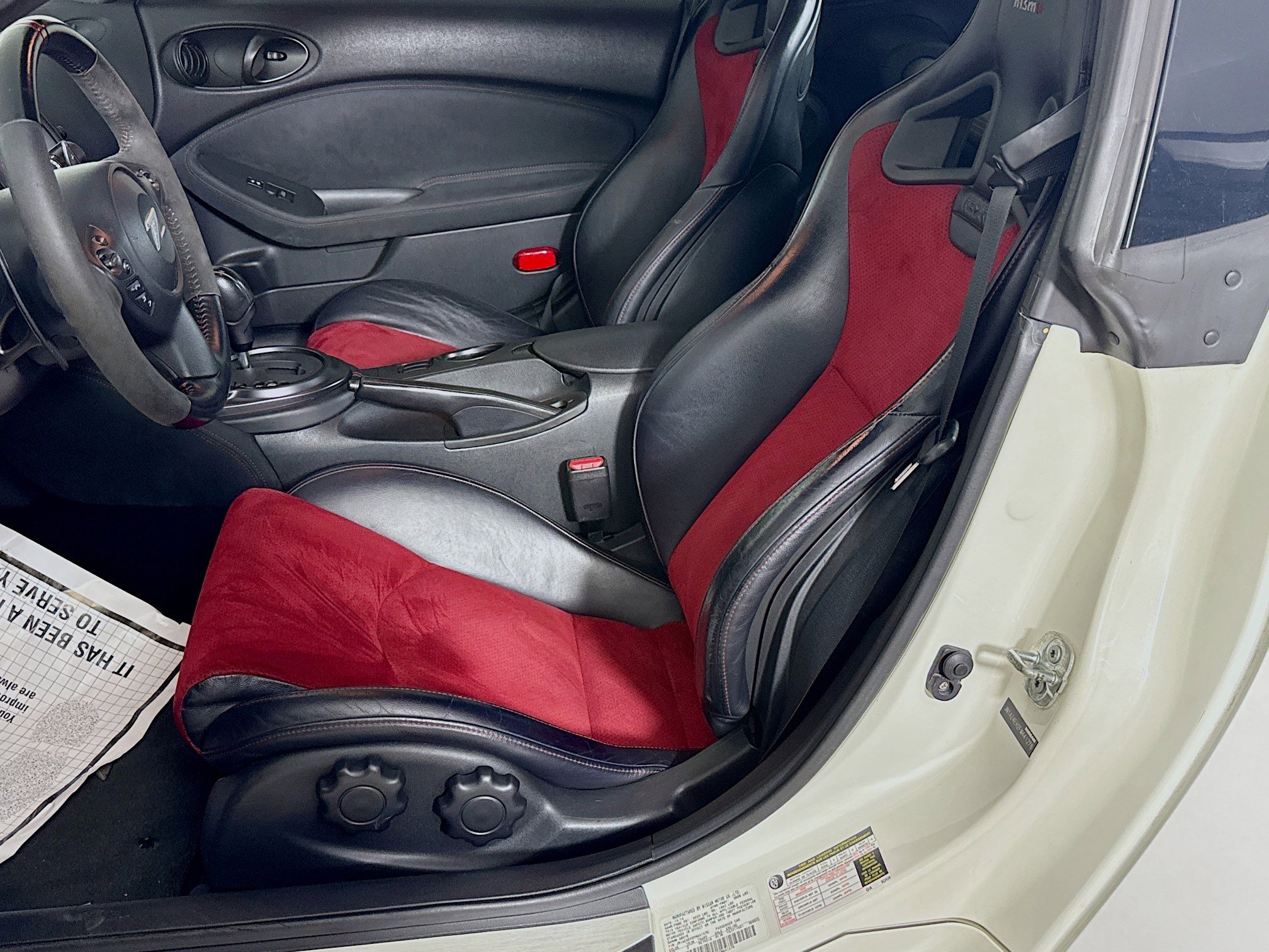 Used 2015 Nissan 370Z NISMO image 22