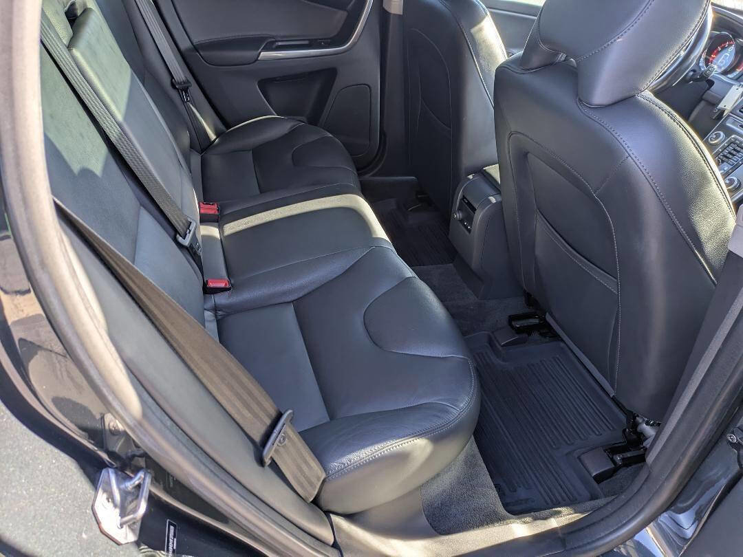 Used 2015 Volvo XC60 T6 Platinum w/ Protection Package FWD image 14