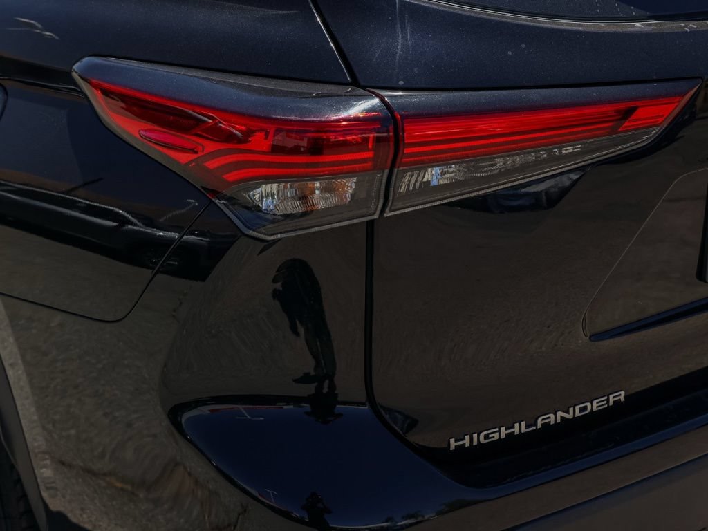 Used 2023 Toyota Highlander XLE FWD image 7