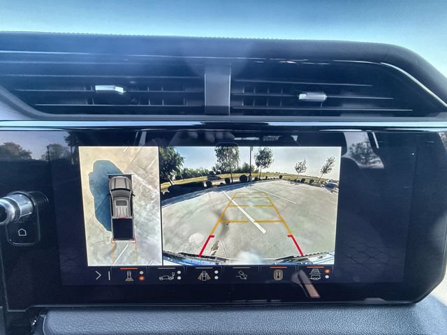 Used 2025 GMC Sierra 1500 AT4 w/ AT4 Premium Package AWD/4WD image 17