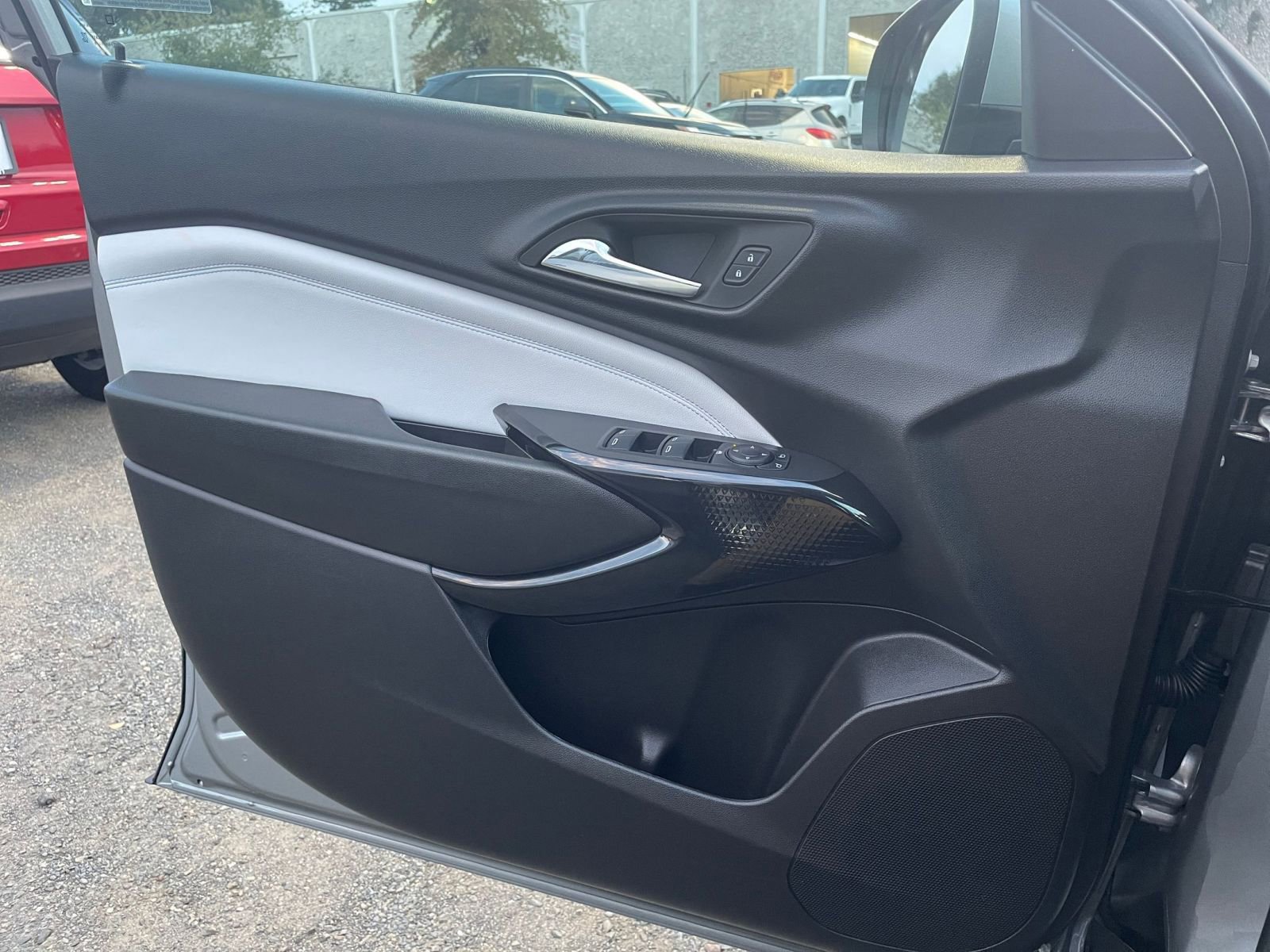 Used 2025 Chevrolet Trax LT image 20