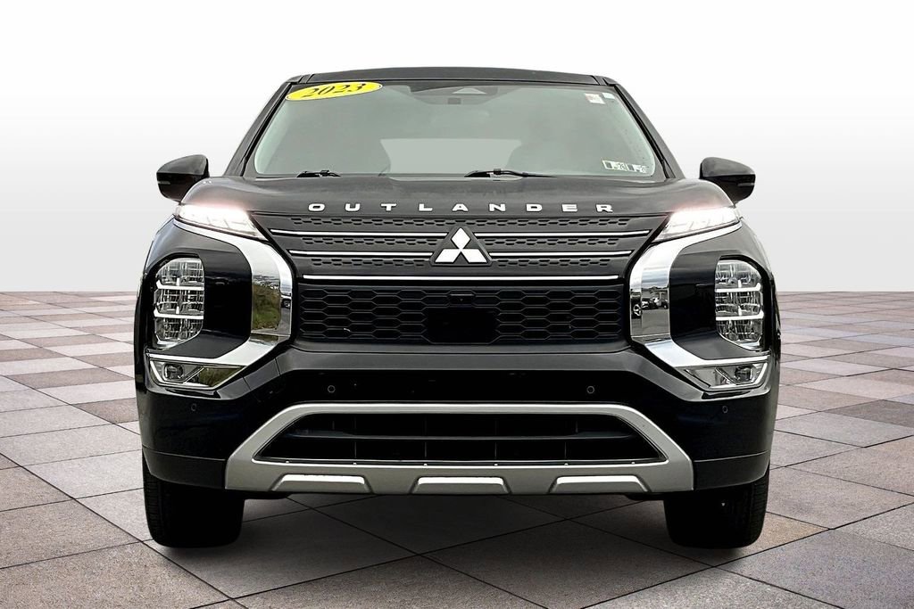 Used 2023 Mitsubishi Outlander SE image 3