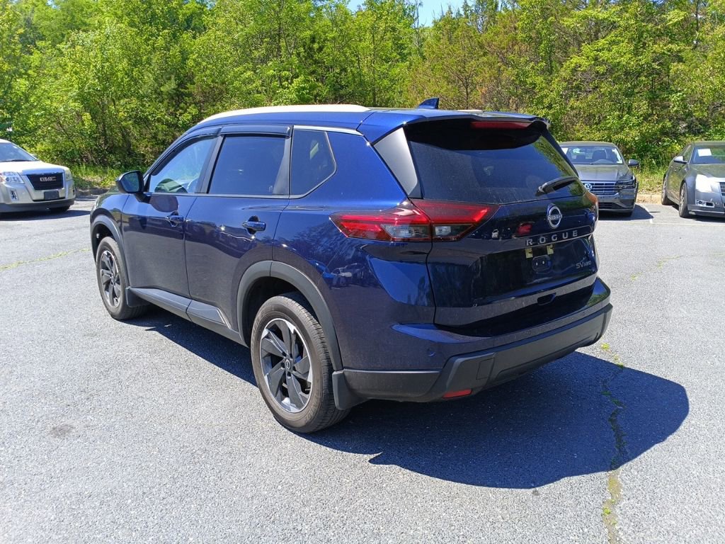 Used 2024 Nissan Rogue SV w/ SV Premium Package AWD/4WD image 3