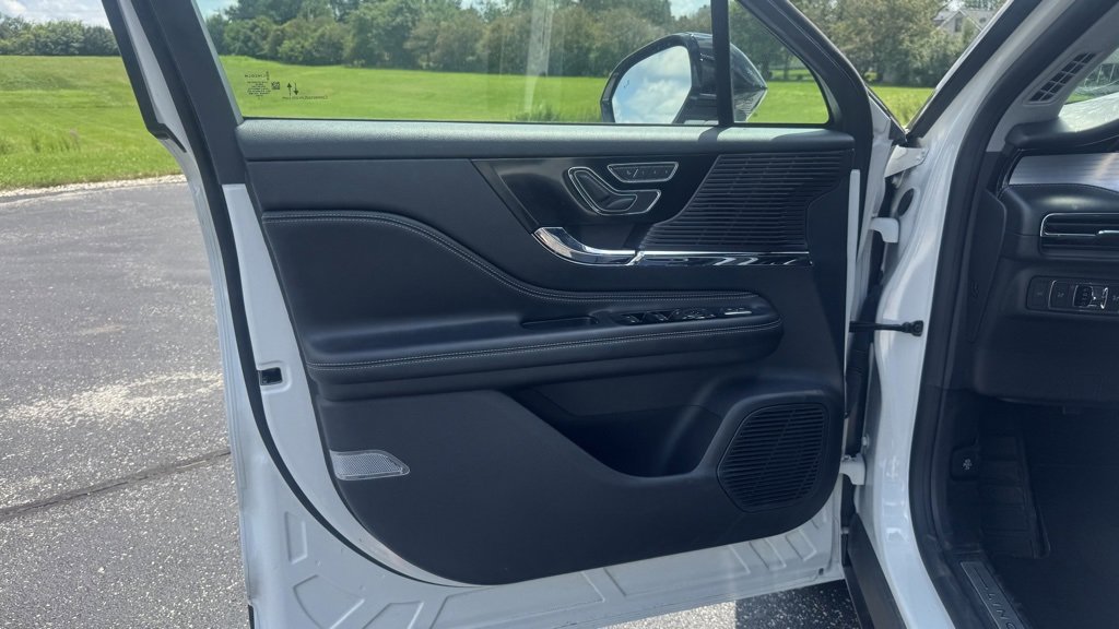 Used 2022 Lincoln Corsair FWD w/ Equipment Group 101A image 9