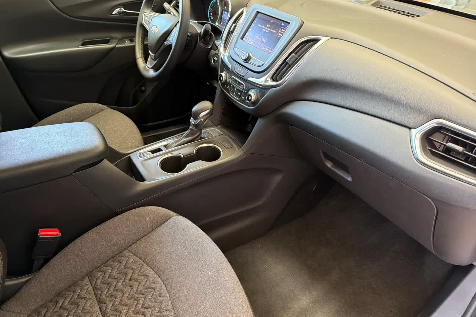 Used 2024 Chevrolet Equinox LT FWD image 17