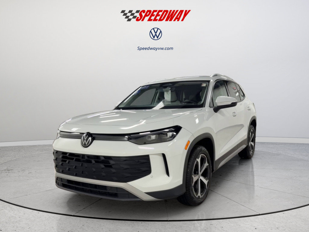 Used 2025 Volkswagen Tiguan SE AWD/4WD image 12