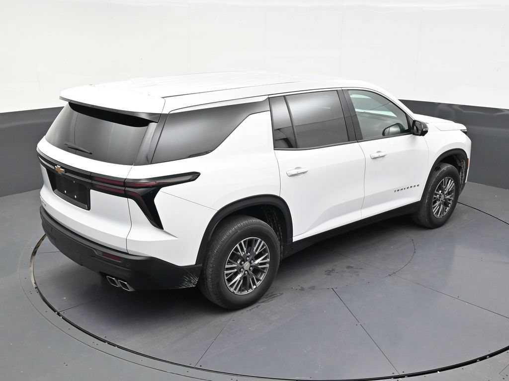 Used 2024 Chevrolet Traverse LS FWD image 16
