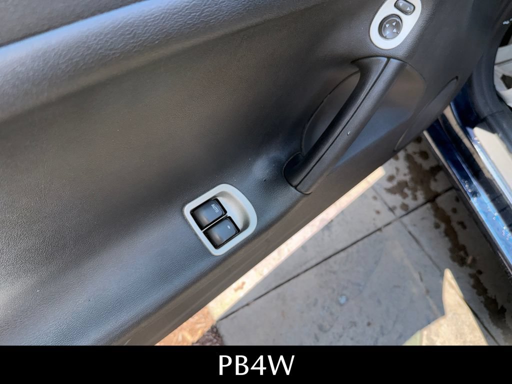Used 2007 Pontiac Solstice Convertible w/ Premium Package RWD image 24