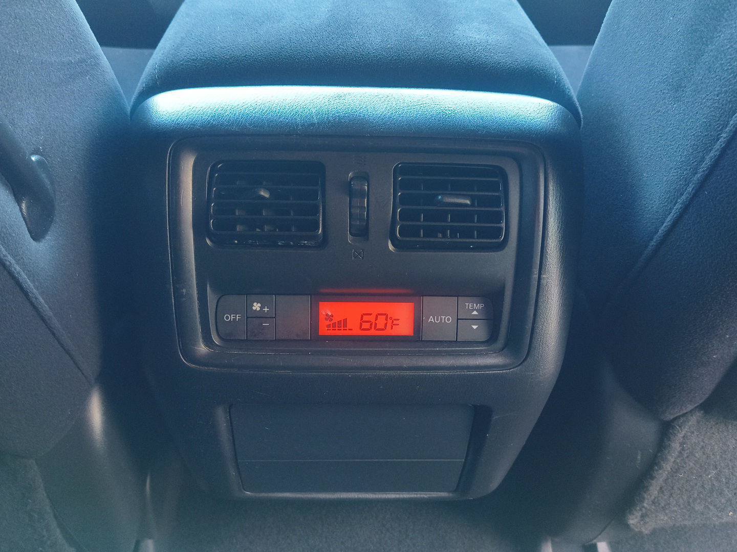 Used 2016 Nissan Pathfinder SV FWD image 40