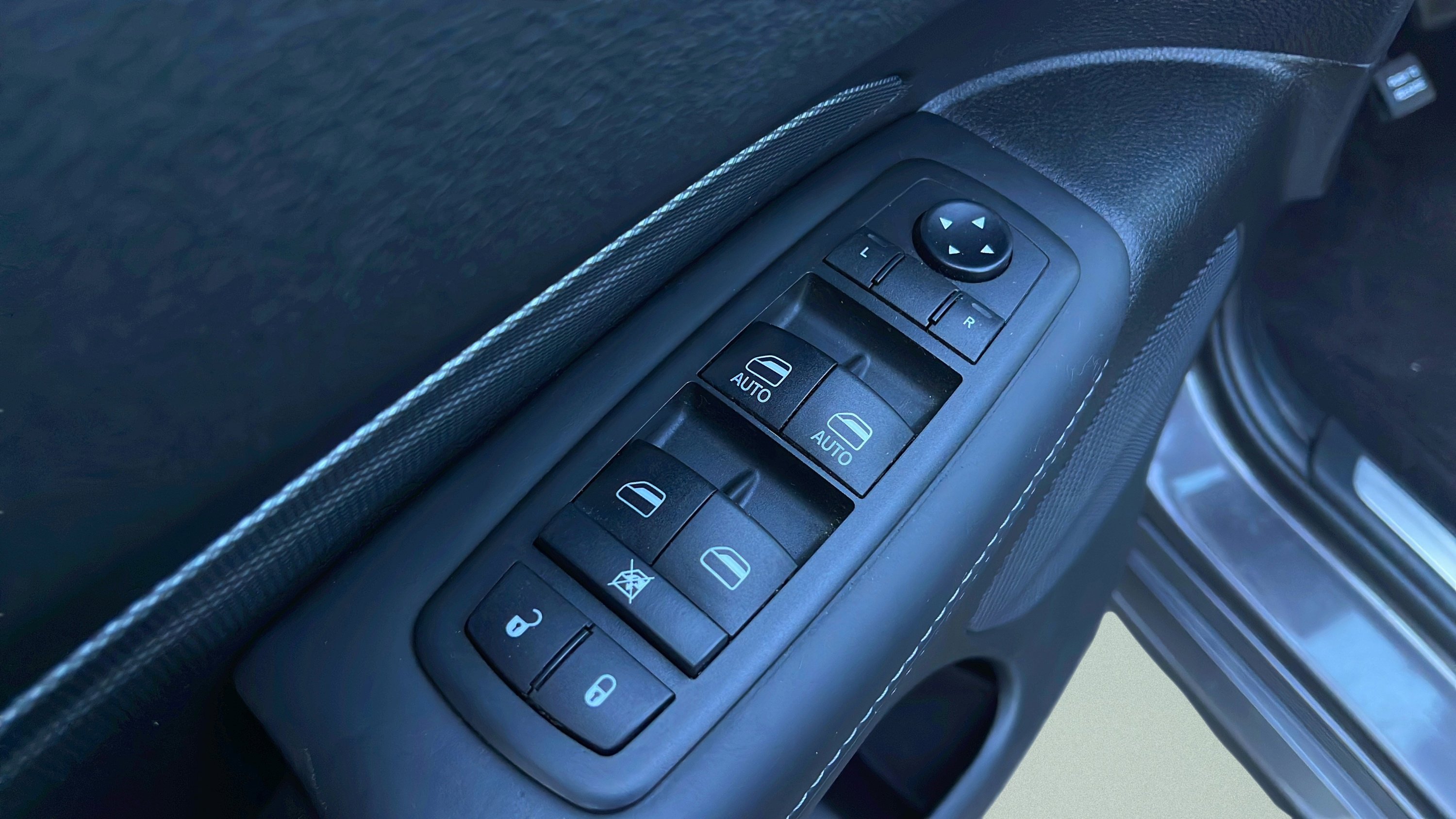 Used 2019 Dodge Durango R/T w/ Technology Group AWD/4WD image 22