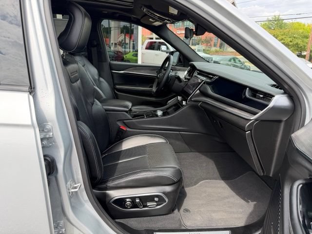 Used 2023 Jeep Grand Cherokee Overland w/ Advanced Protech Group III AWD/4WD image 24