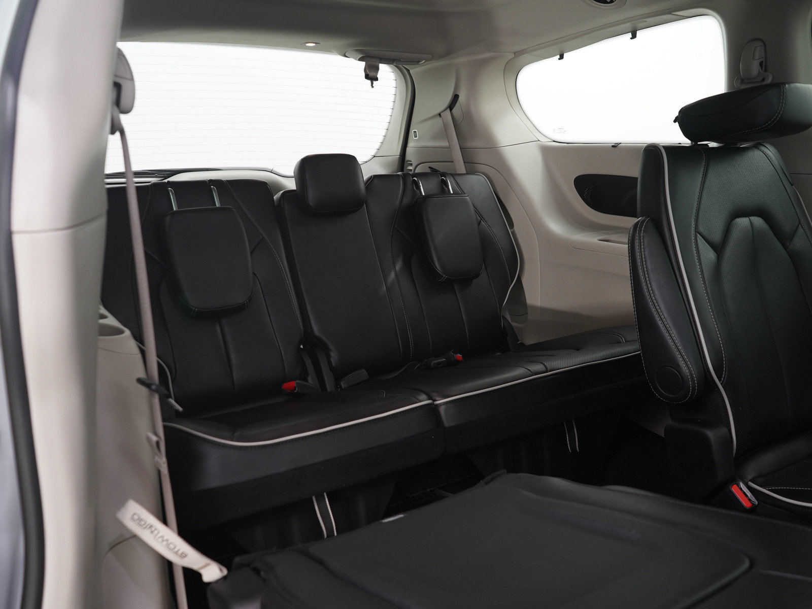 Used 2024 Chrysler Pacifica Limited FWD image 15