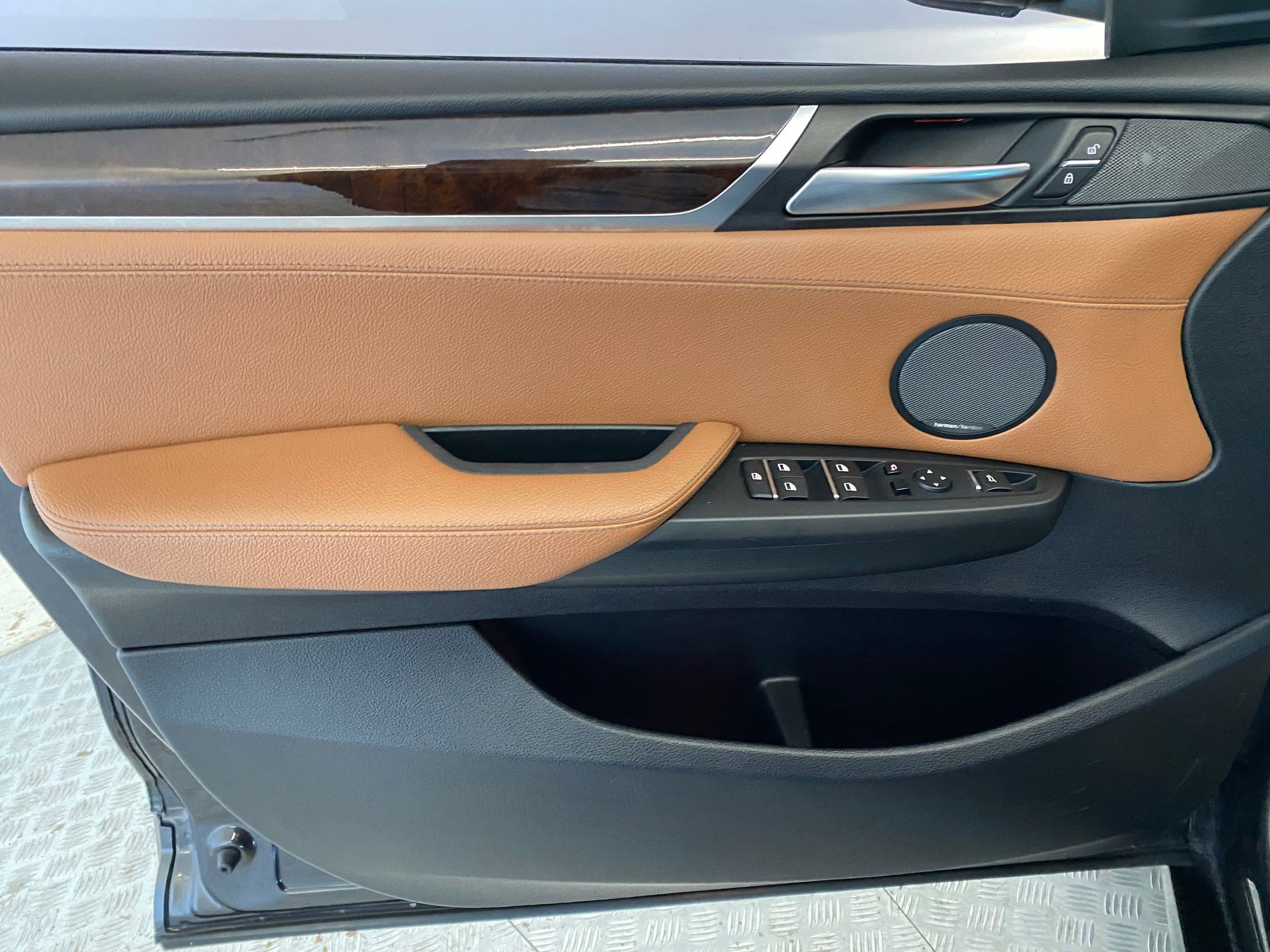 Used 2017 BMW X4 M40i image 11