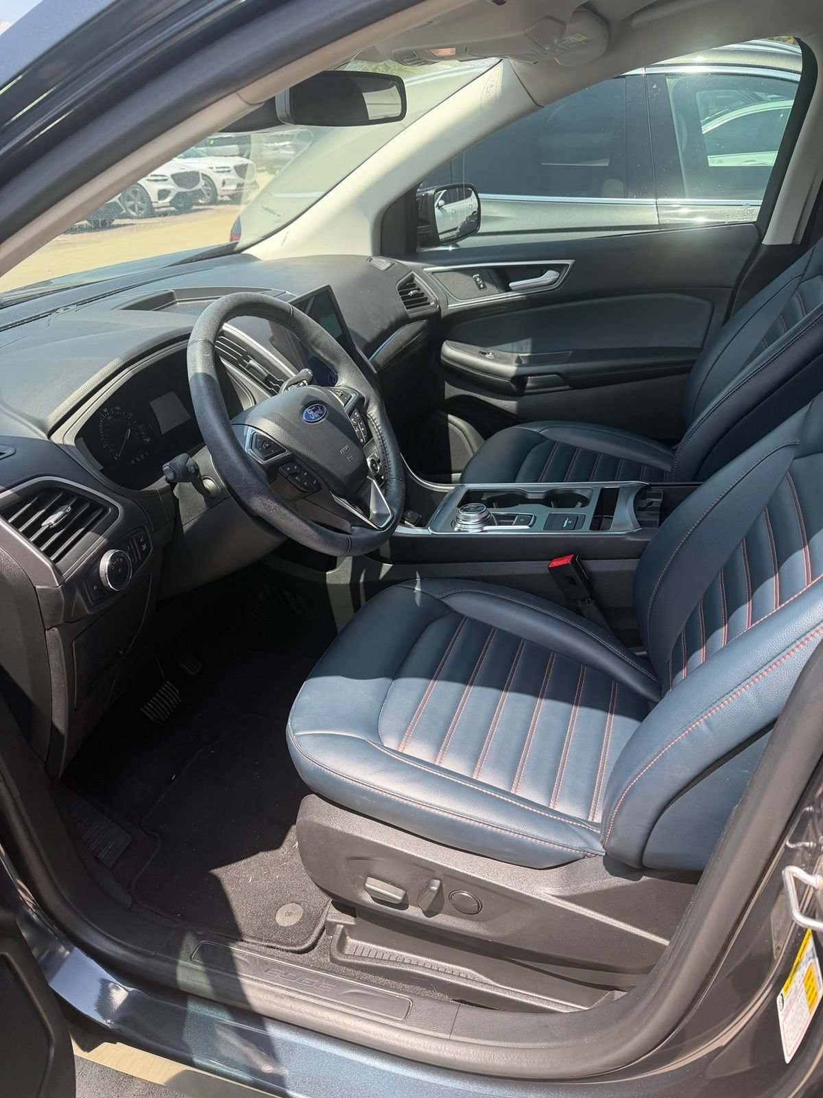 Used 2024 Ford Edge SEL w/ Sport Appearance Package AWD/4WD image 2