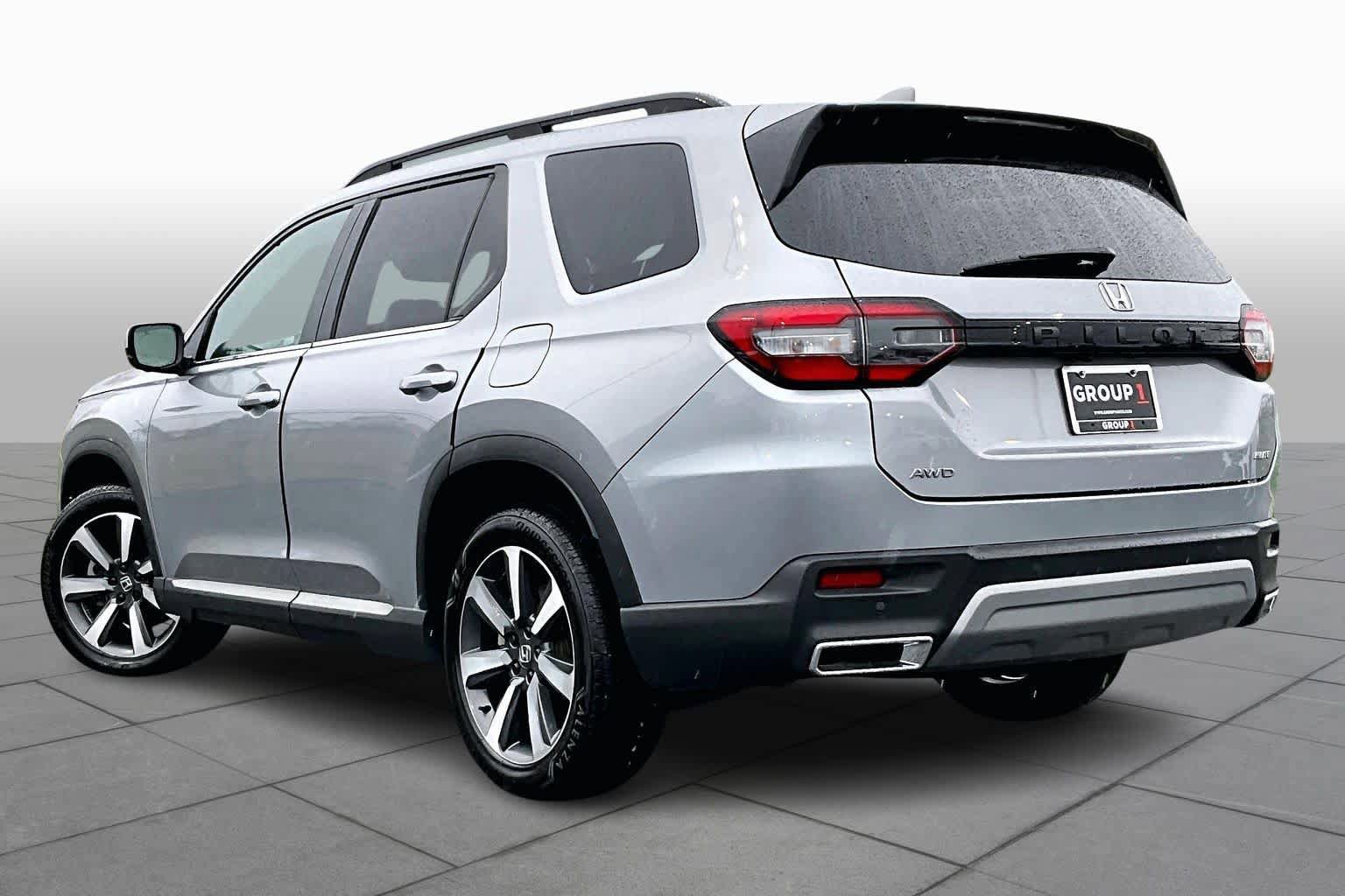 Used 2024 Honda Pilot Elite image 12