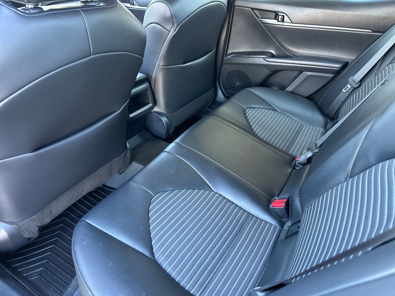 Used 2023 Toyota Camry SE image 11