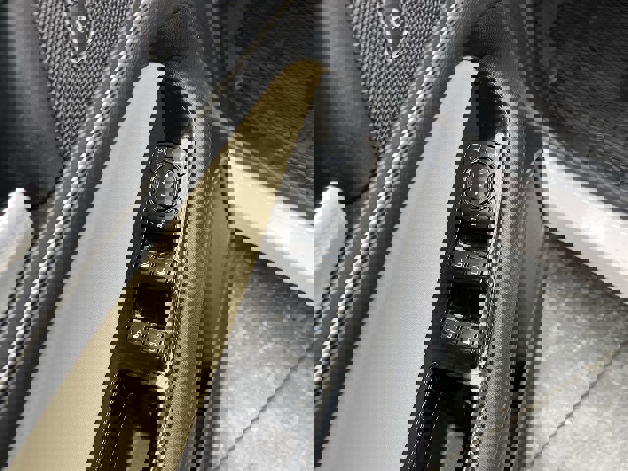 Used 2019 Ford Edge SEL w/ Equipment Group 201A image 9