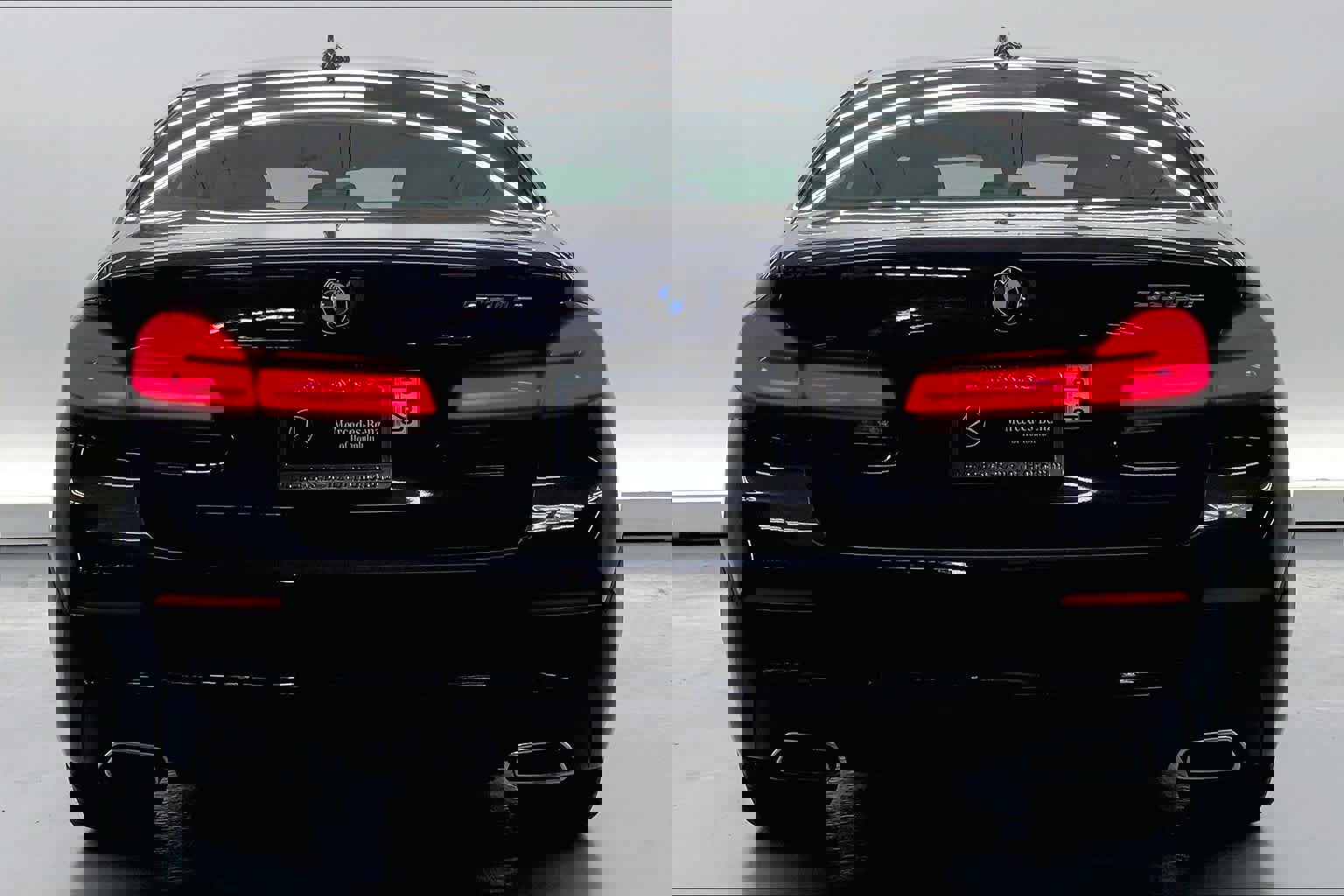 Used 2021 BMW 530e w/ Premium Package image 3