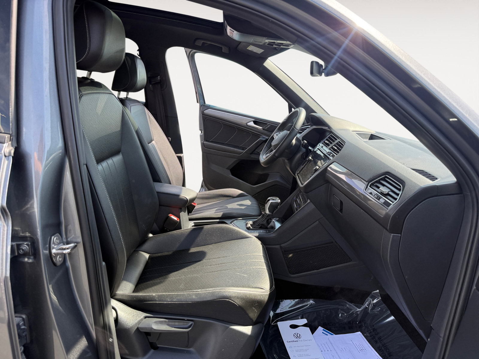 Certified 2023 Volkswagen Tiguan SE R-Line FWD image 19