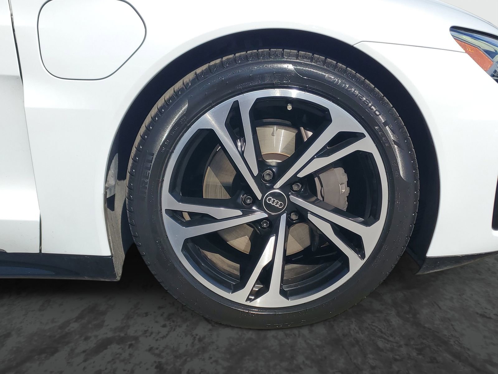 Used 2022 Audi e-tron GT Premium Plus w/ Performance Package image 5